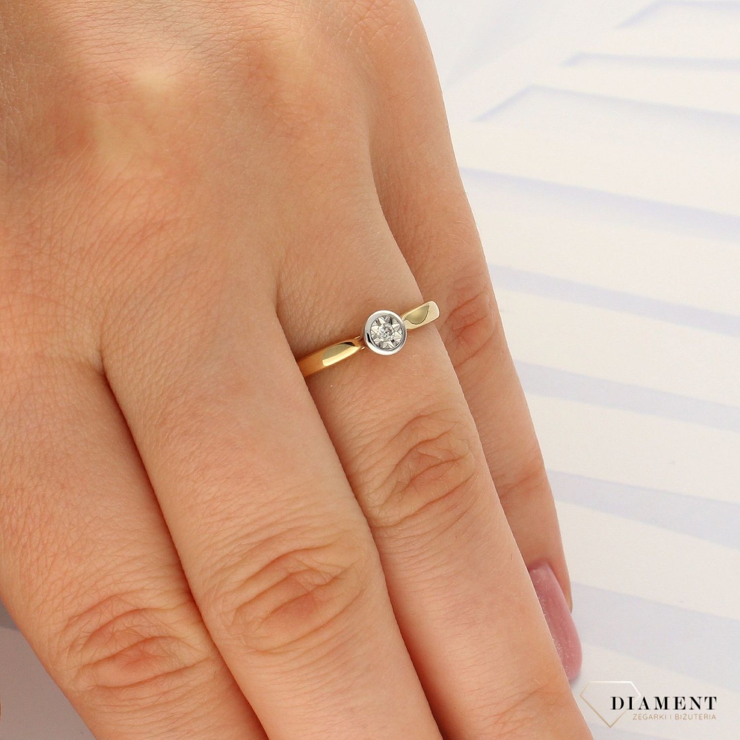 Pierścionek złoty z diamentem, pierscionek zaręczynowy.jpg